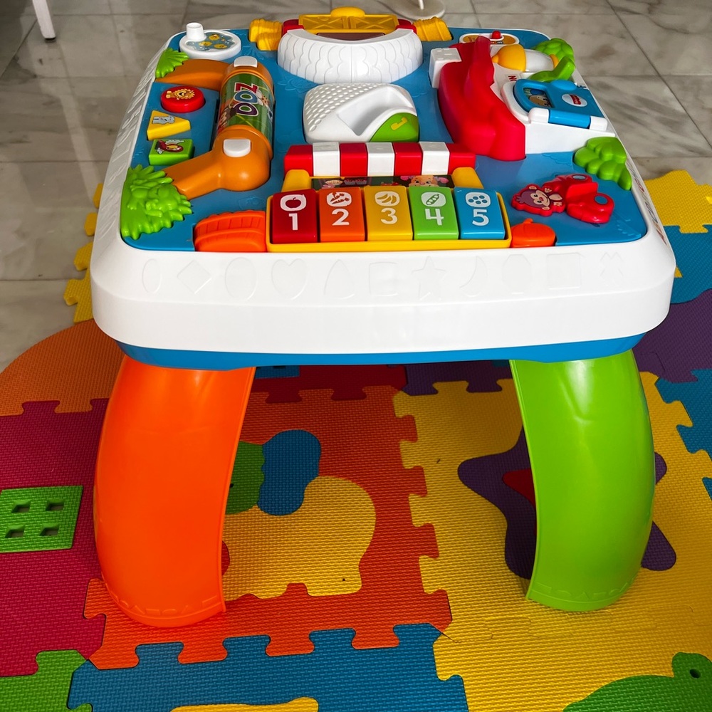 Learing Table Fisher Price